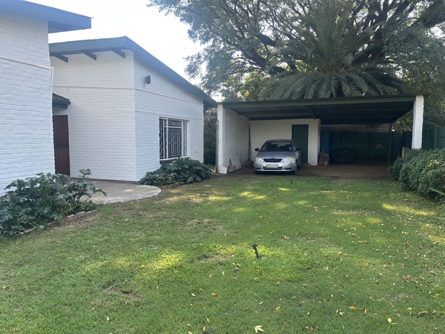 5 Bedroom Property for Sale in Viljoenskroon Free State